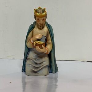 Goebel Hummel "King with Box" nativity figurine,  Kneeling King